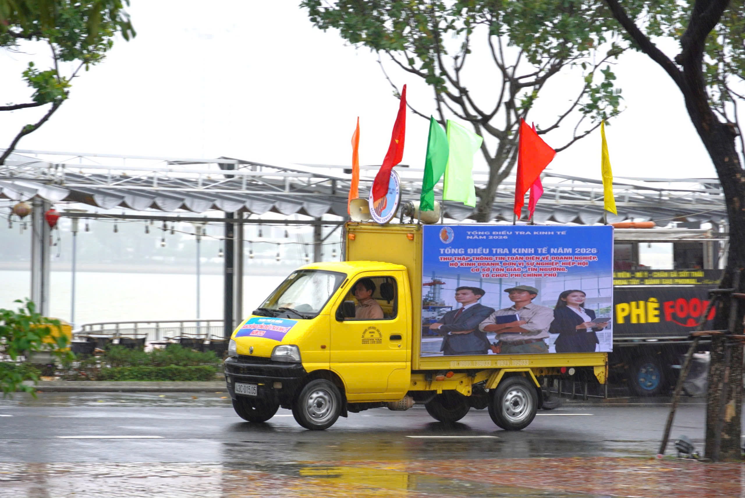 Sau Lễ phát động, các lực lượng diễu hành, tuyên truyền về Tổng điều tra kinh tế thành phố năm 2026.