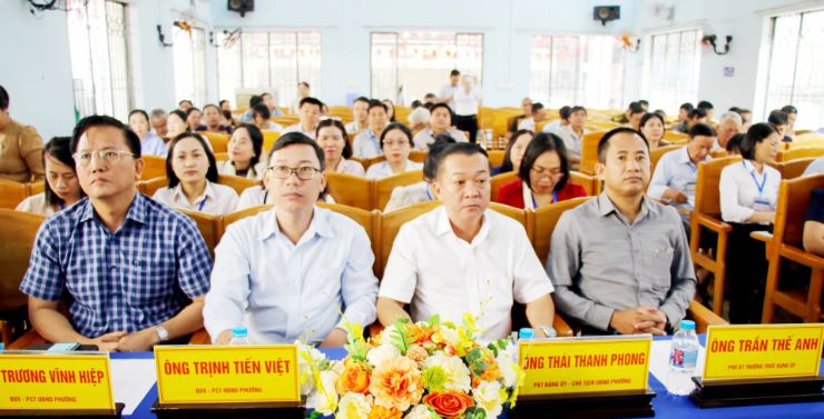 Lãnh đạo phường Biên Hòa tham dự buổi lễ.