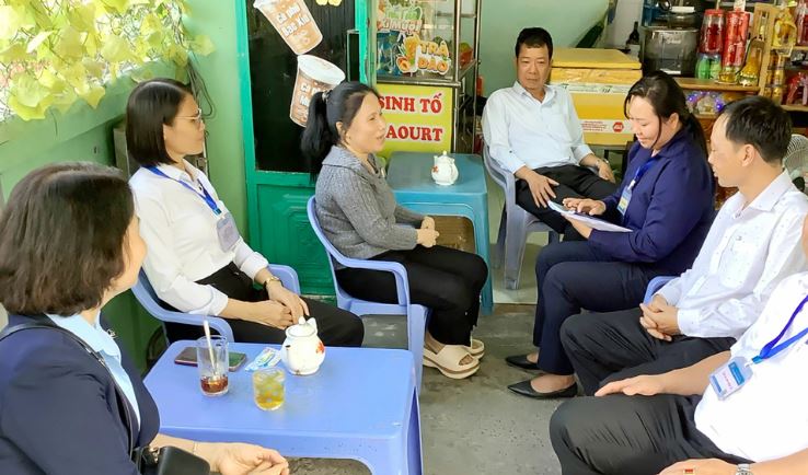 Ngay sau lễ ra quân, đại diện Thống kê tỉnh Đồng Nai, lực lượng điều tra viên tổng điều tra kinh tế phường Biên Hòa đã đến phỏng vấn, thu thập thông tin tại các hộ kinh doanh cá thể trên địa bàn phường