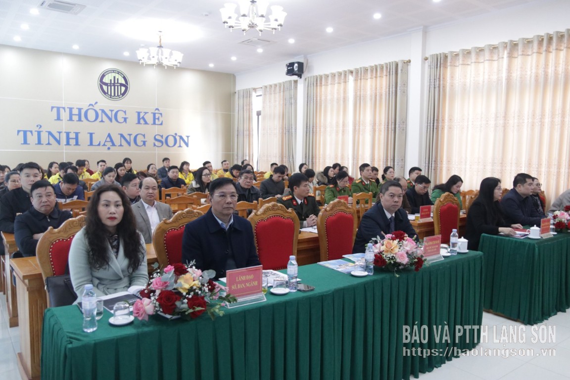 Các đại biểu tham dự lễ ra quân