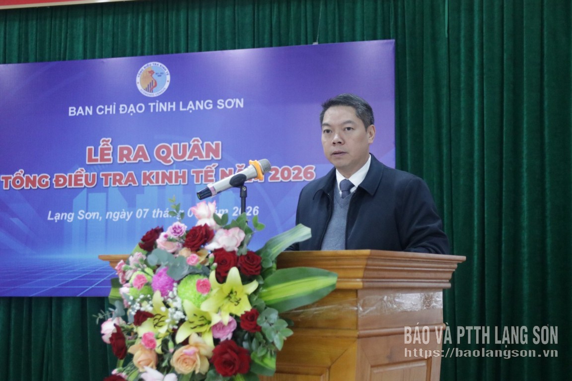 Đồng chí Đoàn Thanh Sơn, Phó Chủ tịch UBND tỉnh phát biểu tại buổi lễ